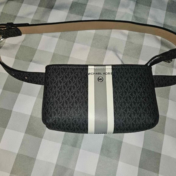 Michael Kors Belt Bag - Picture 1 of 2